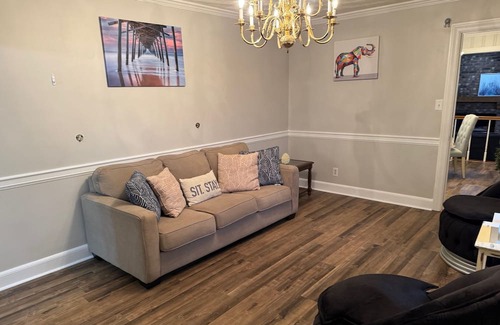Rocky Mount House | Pet-friendly Eclectic 3bed Ranch near HWY-301