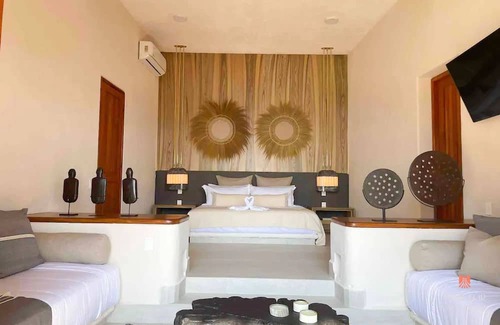 Ixtapa House | NEW Luxe Oceanview Villa, Private Beach, Pool, BBQ