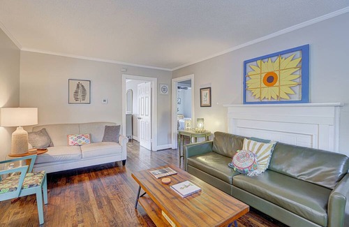 Crestline Heights House | Quiet comfy home at foot of Ruffner Mtn - 5 mins to airport, 15 mins to downtown