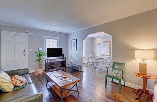 Crestline Heights House | Quiet comfy home at foot of Ruffner Mtn - 5 mins to airport, 15 mins to downtown