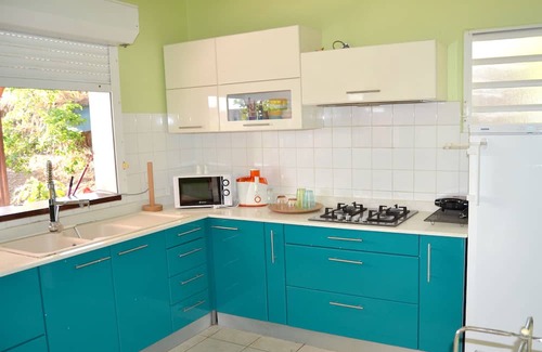 Saint-Pierre House | Homerez - House 5 km away from the beach for 7 ppl. with garden at Saint-Pierre
