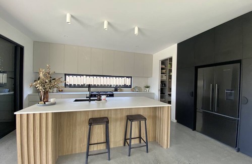 Tweed Heads West House | 'The Lone Palm' - Home in Tweed Heads West