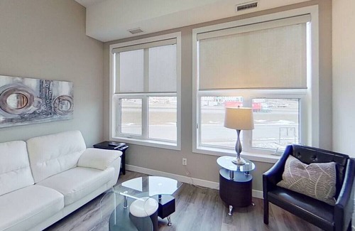 Hinton Apartment | King Suite at Creekstone