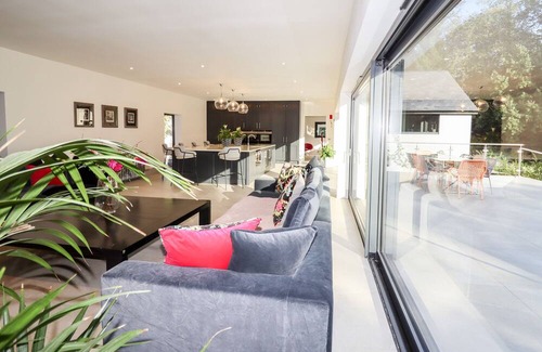 Cuddington Cottage | LOWER MILL, family friendly, with open fire in Cuddington, Cheshire