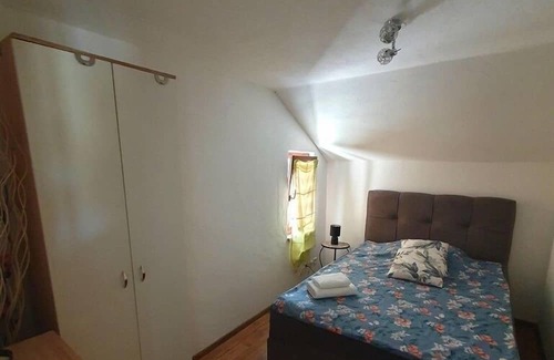 Cove Parja Apartment | Two bedroom apartment with terrace Knin, Zagora (A-21851-a)