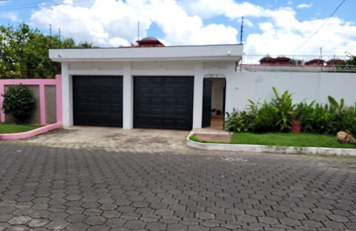 Managua House | Casa Entera con Alberca en las Colinas Managua, Apta Para Familias