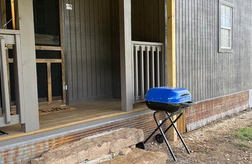 Harrison Cabin | Buckridge Cabins, located near the Buffalo National River in Compton Arkansas.