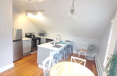 Fifth Ward Apartment | Coastal 2 bed with a view