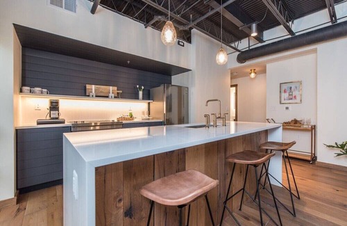 Downtown Apartment | This serviced apartment is a 2 bedroom(s), 2 bathrooms, located in Lexington, KY.