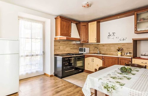 Livo Apartment | Lovely apartment for 4 guests with WIFI, TV, patio and pets allowed