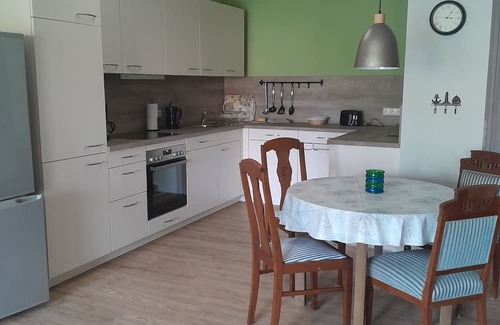 Bokelrehm Apartment | Apartment 'Upstairs' with Balcony and Wi-Fi
