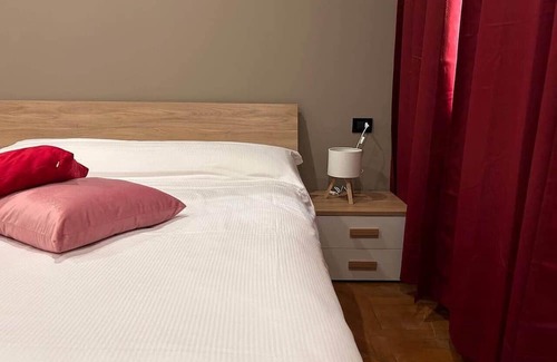 Volta Mantovana Bed & Breakfast | Camera d’arte (Volta Mantovana) - Stanza in Foresteria a due passi da Garda Lake