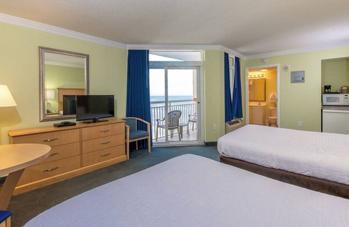 Myrtle Beach Hotel | 4 Relaxing Beachside Suites Perfect for Couples or Families - with 2 Pools