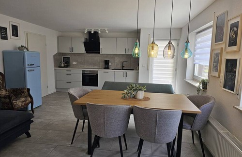 Muensingen Apartment | Apartment 'Alb-Apfel' with Private Terrace, Shared Garden and Wi-Fi