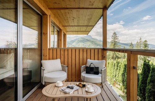 Zakopane Apartment | Apartment with Balcony and Mountain View