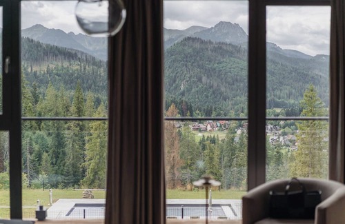 Zakopane Apartment | Spacious Apartment with Mountain Views