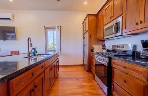 Caye Caulker Villa | Ocean Front 3 bed/2 Bath Home with Pool - Lower Unit