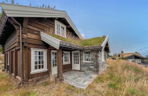 Lillehammer House | Beautiful home in Lillehammer with house a mountain view