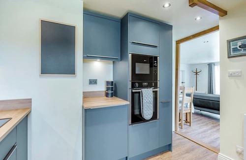 Frinton-on-Sea Cottage | Pretty cottage with lovely views over open countryside close to the coast.