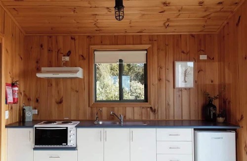 Bicheno Cabin | Panorama Cabin - a cosy shack + an unreal view (B)