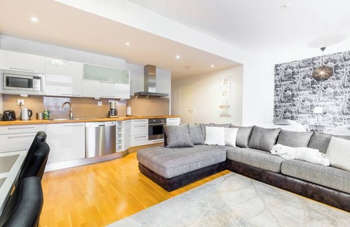 Hietalahti Apartment | Spacious 2-Bedroom Apartment w/Private Sauna in Central Helsinki