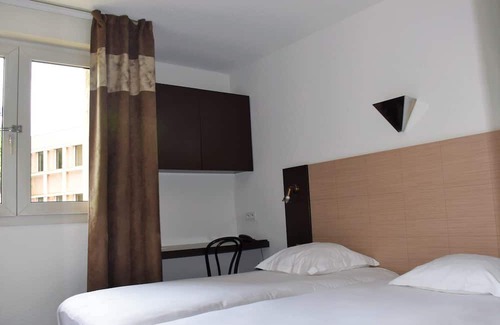 Sud Hotel | Walking Distance to Downtown Aix-en-Provence! Pet-friendly, Self Parking & Pool!