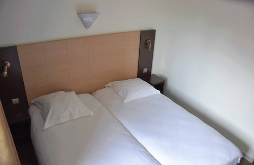 Sud Hotel | Walking Distance to Downtown Aix-en-Provence! Pet-friendly, Self Parking & Pool!