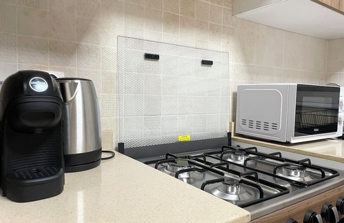Cocody Apartment | Luxurious City Getaway: 5* Location - Free Private Chef + Airport Pickup
