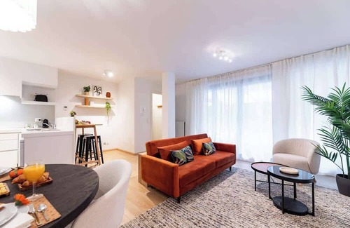 Broekwijk Apartment | 1BR Contemporary Comfort in the Heart of the City