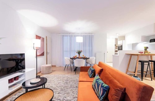Broekwijk Apartment | 1BR Contemporary Comfort in the Heart of the City
