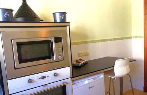 Zahara de los Atunes Apartment | Apartment 'El Refugio Del Mar' with Balcony, Wi-Fi and Air Conditioning