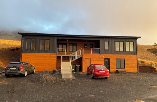Myrdalshreppur Apartment | Panorama Vík - Charming 2-bedroom apartment in Vík with stunning views.