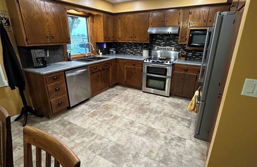 Grand Island Cabin | Rusty Flatts-Countryside Retreat Just Outside Grand Island – Sleeps 8