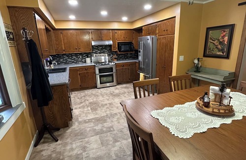 Grand Island Cabin | Rusty Flatts-Countryside Retreat Just Outside Grand Island – Sleeps 8