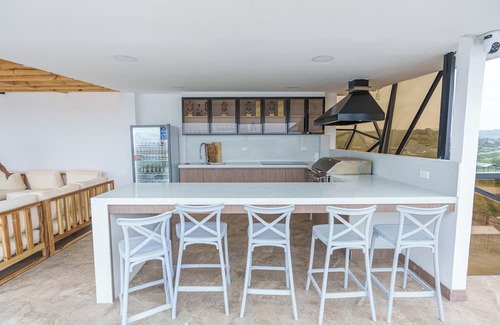 Montanita Condo | Luxury Beach Condo Rooftop, Jacuzzi, Pool, Brand New