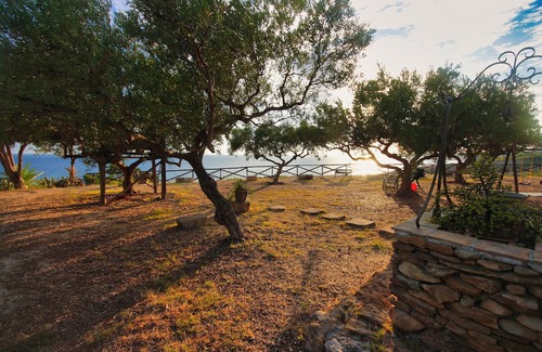 Sciacca Apartment | Bongiovi Houses - App. Yellow - 2 min from the beach, with garden and sea view