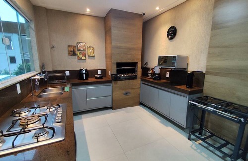 Lameirao House | Family home, swimming pool and soccer field, in a gated community.