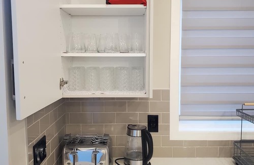 Southeast Calgary House | New Stylish 6BR/8BD/4.5BT/Ac/Remote Work/Games/Lake Access