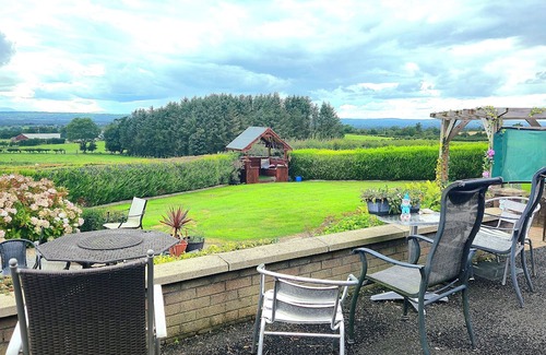 Boardmills Ski Chalet | 🌿 Countryside Chalet with Spectacular Views – Sleeps Large Groups