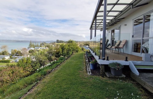 Kawhia Cottage | Glorious views and relaxation a plenty
