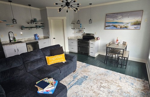 Bates House | Romantic getaway on the Lake! Hot tub, Private fishing dock and Mountain veiws!