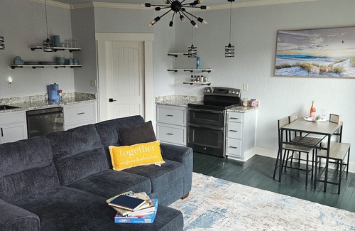 Bates House | Romantic getaway on the Lake! Hot tub, Private fishing dock and Mountain veiws!