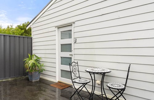 Bomaderry Apartment | Bright 1-Bed Apartment with Garden Views