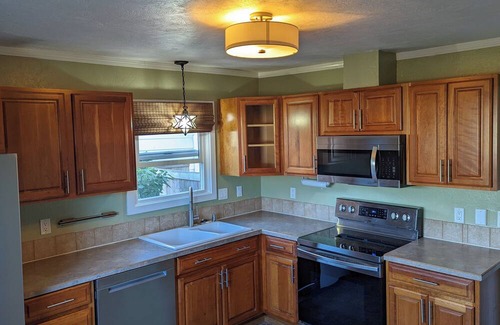 Southeast Eugene House | Charming South Eugene home with huge, enclosed yard!
