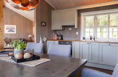 Nord-Aurdal Cabin | Mountain Cabin in Valdres with Fireplace | Classic and Cozy Style