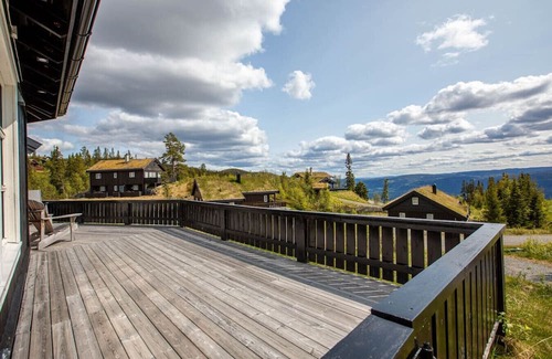 Nord-Aurdal Cabin | Mountain Cabin in Valdres with Fireplace | Classic and Cozy Style