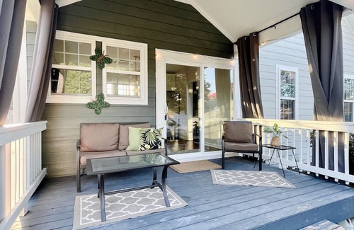 Smithfield House | Historic Downtown Gem, 7 mins to Premium Outlets