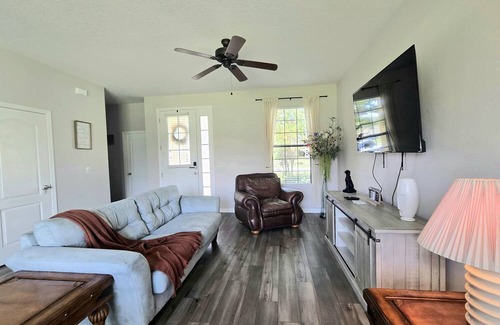 Haines City House | 3-bedroom townhome in tranquil Poinciana with fitness room, AC