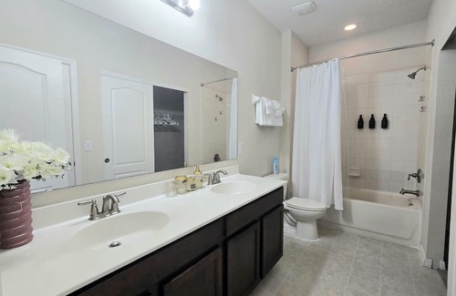 Haines City House | 3-bedroom townhome in tranquil Poinciana with fitness room, AC