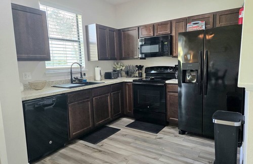 Haines City House | 3-bedroom townhome in tranquil Poinciana with fitness room, AC